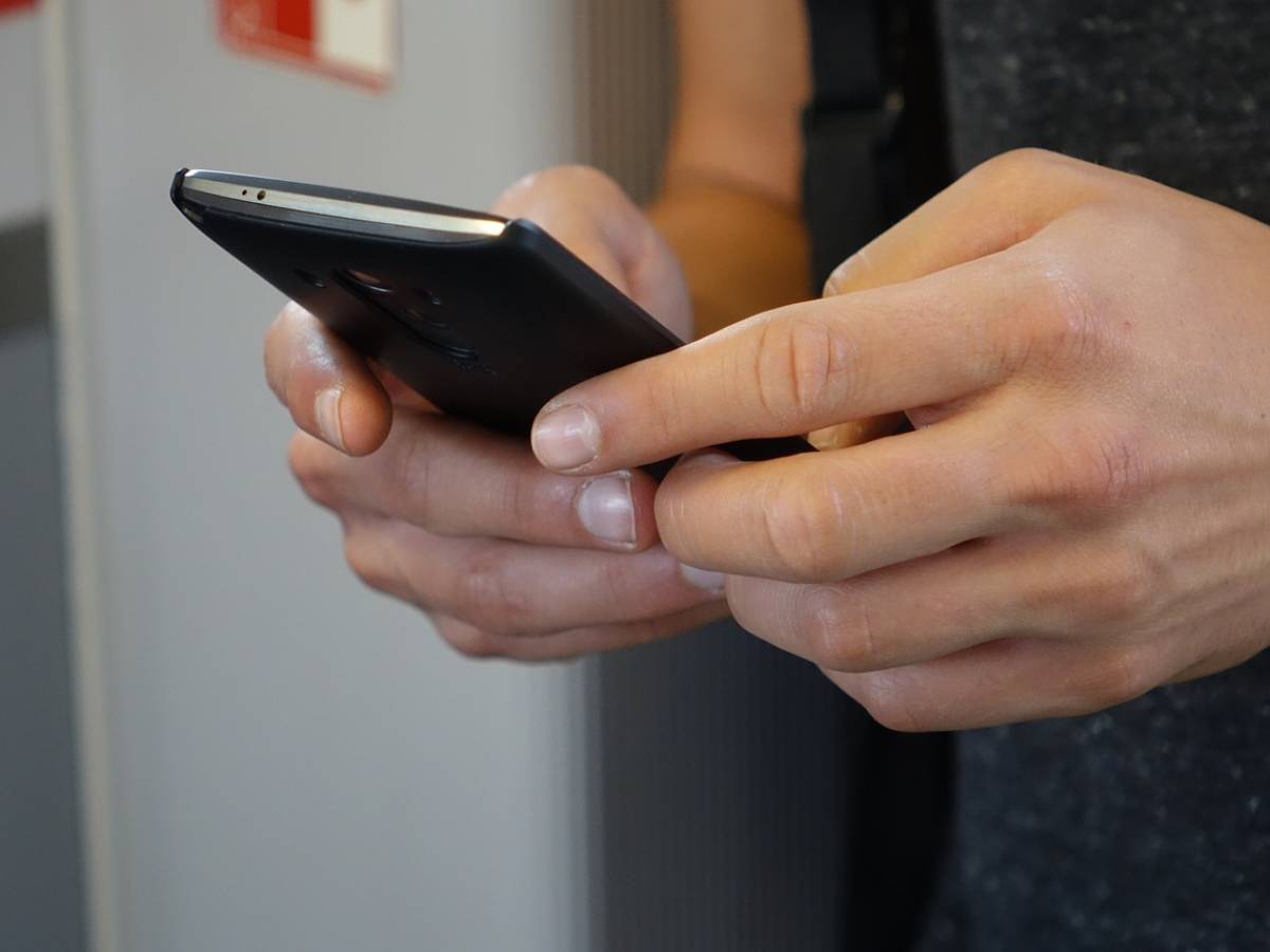 Rice, cotton or hairdryer: what not to do if your phone falls into water