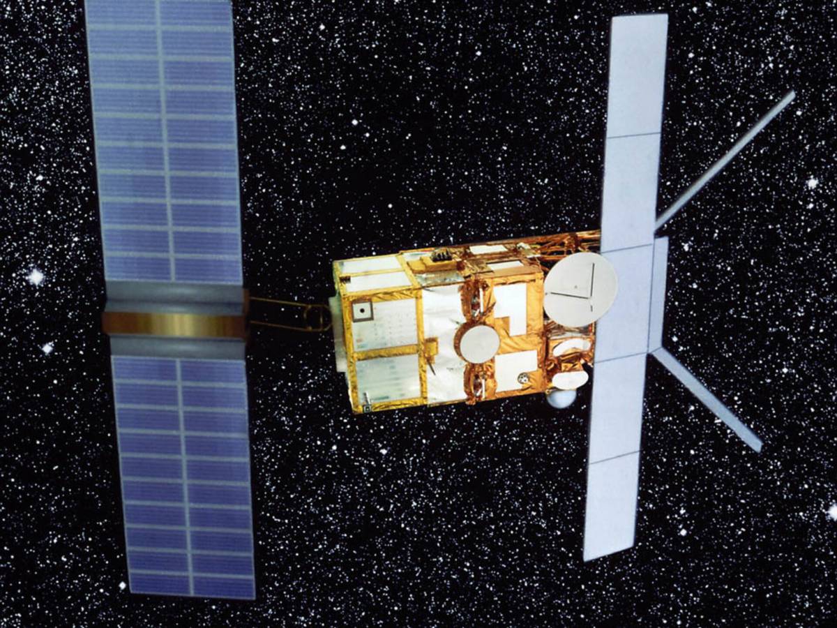 Satellite as big as a bus in free fall to Earth: when the impact will occur