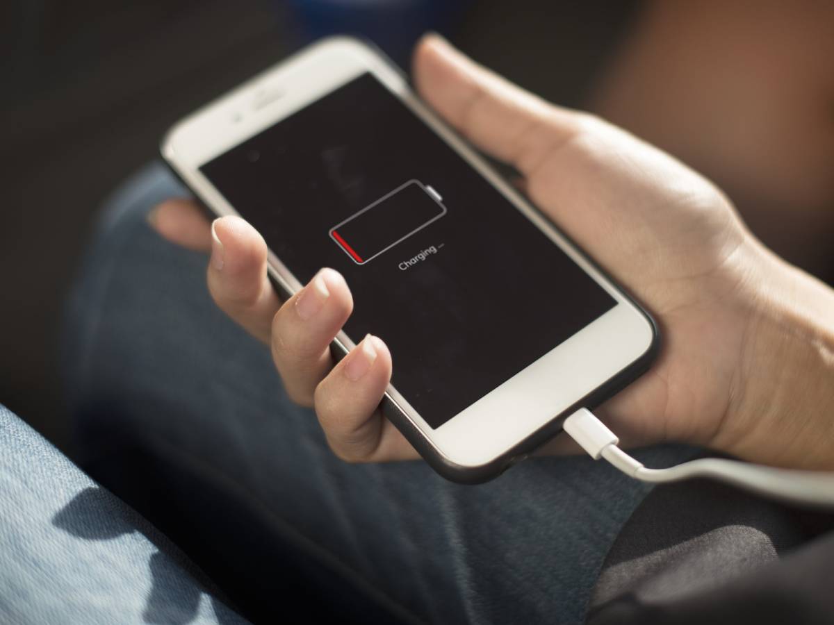 Smartphone, how to increase battery life: advice on "Battery Day"