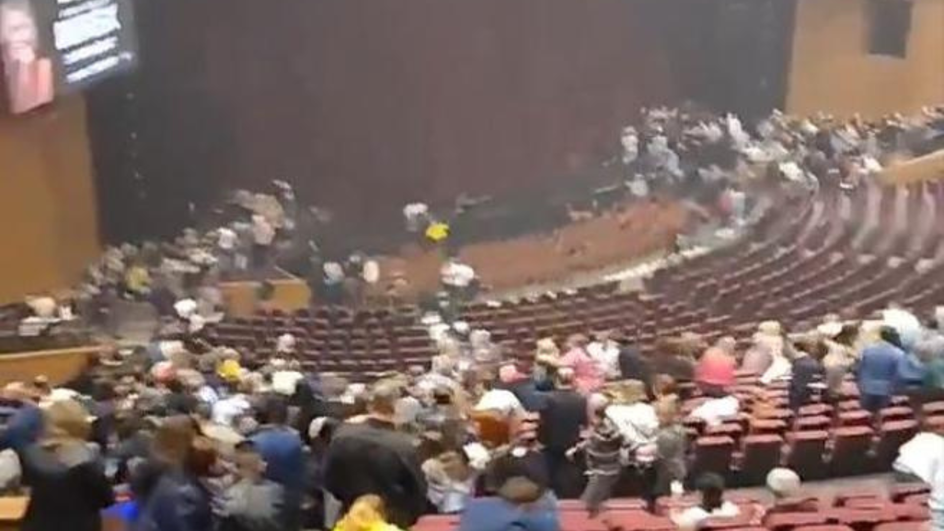 Attack in Moscow, shots fired into the crowd during a concert