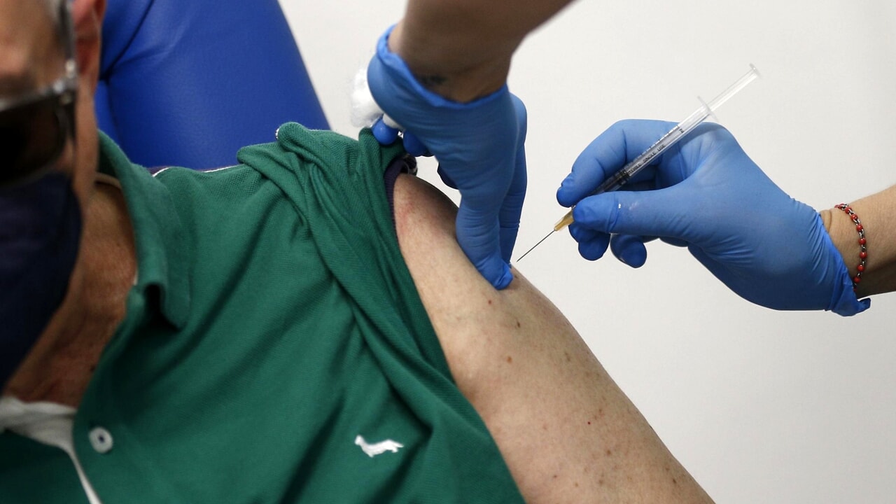 The man who was vaccinated 217 times against Covid (without side effects)