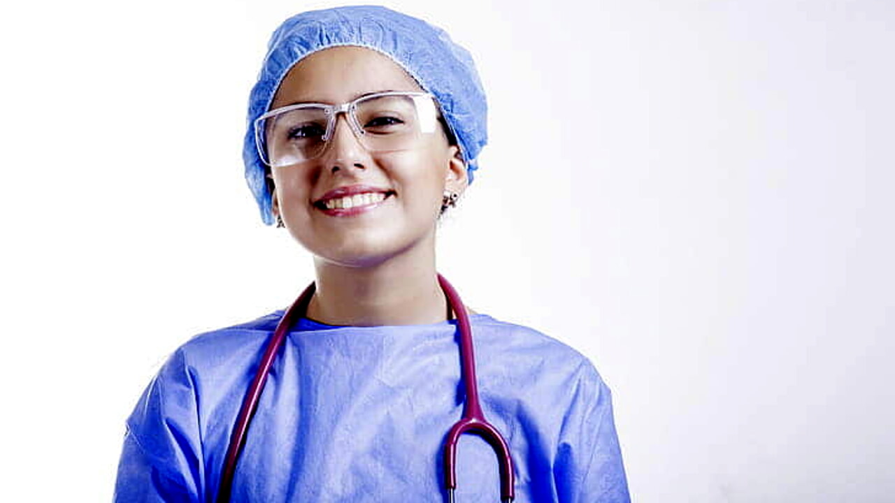 If the doctor is a woman, patients are more likely to survive