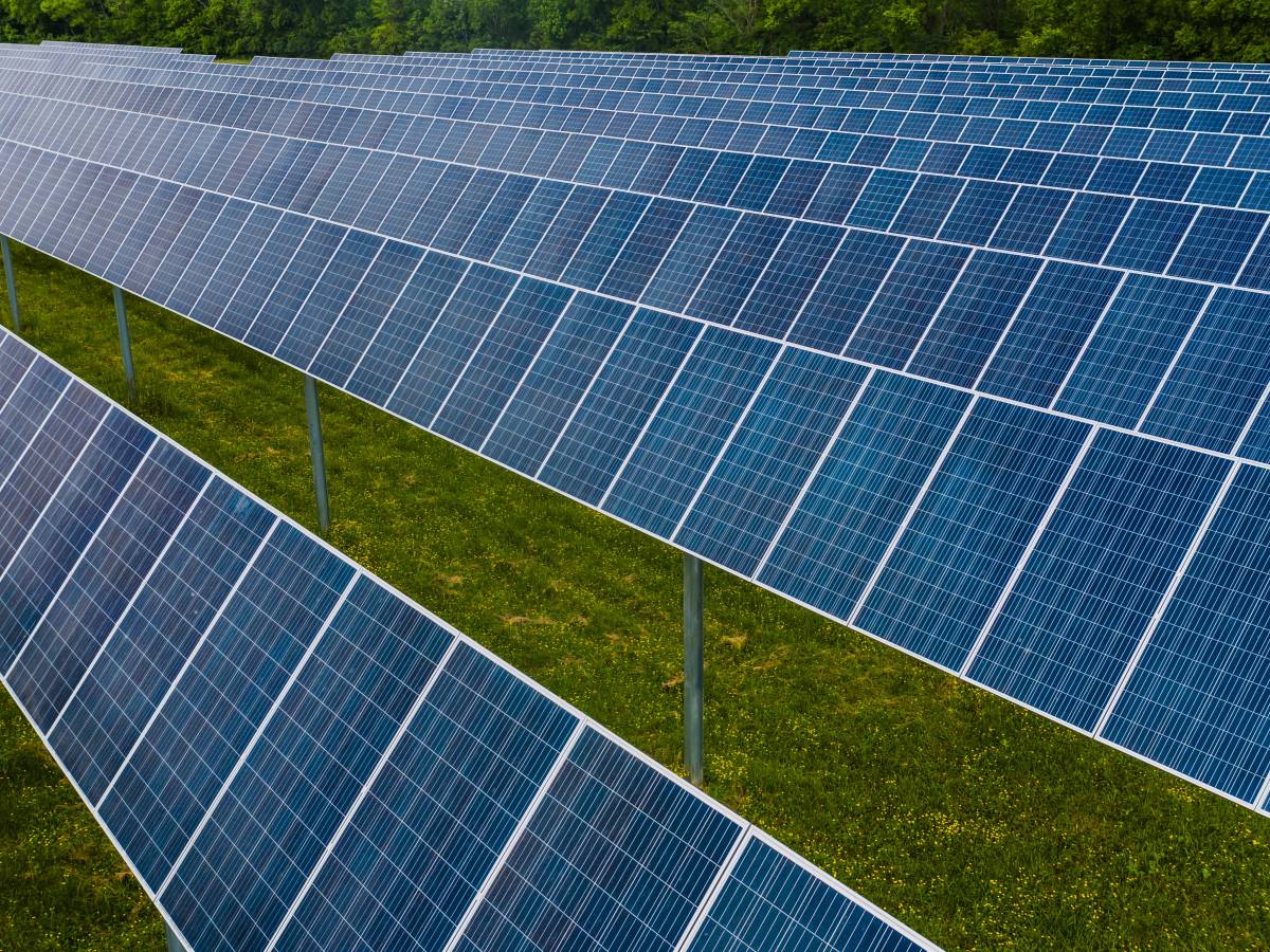 Wind and photovoltaic at the center of the energy transition