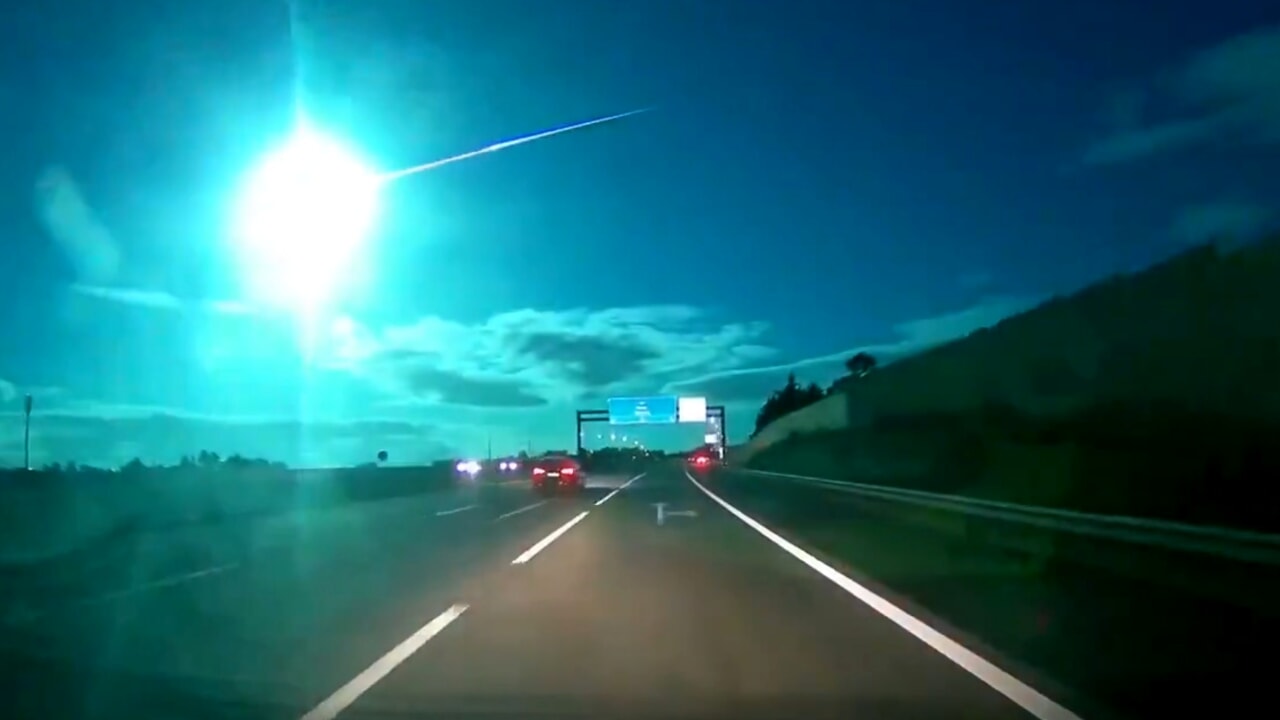A blue flash in the sky: a meteorite has fallen to Earth