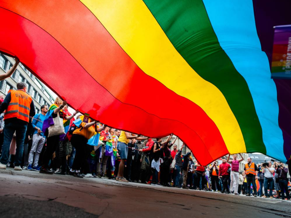 The miracle of Lazarus, coming out and gay priests: the rainbow Jesuit shakes the Church