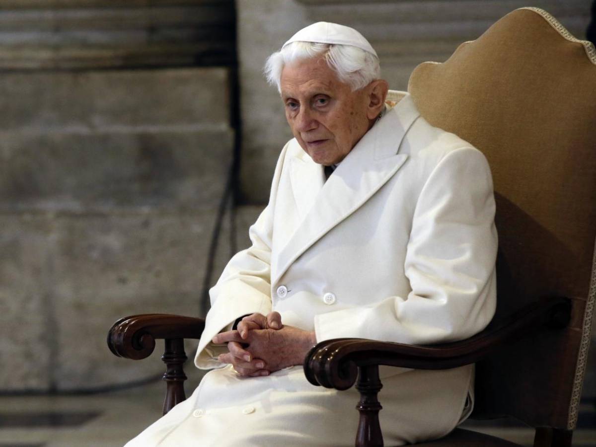 Even in death they don't leave Ratzinger alone: ​​the "hunt" for the heirs for the trial is not over