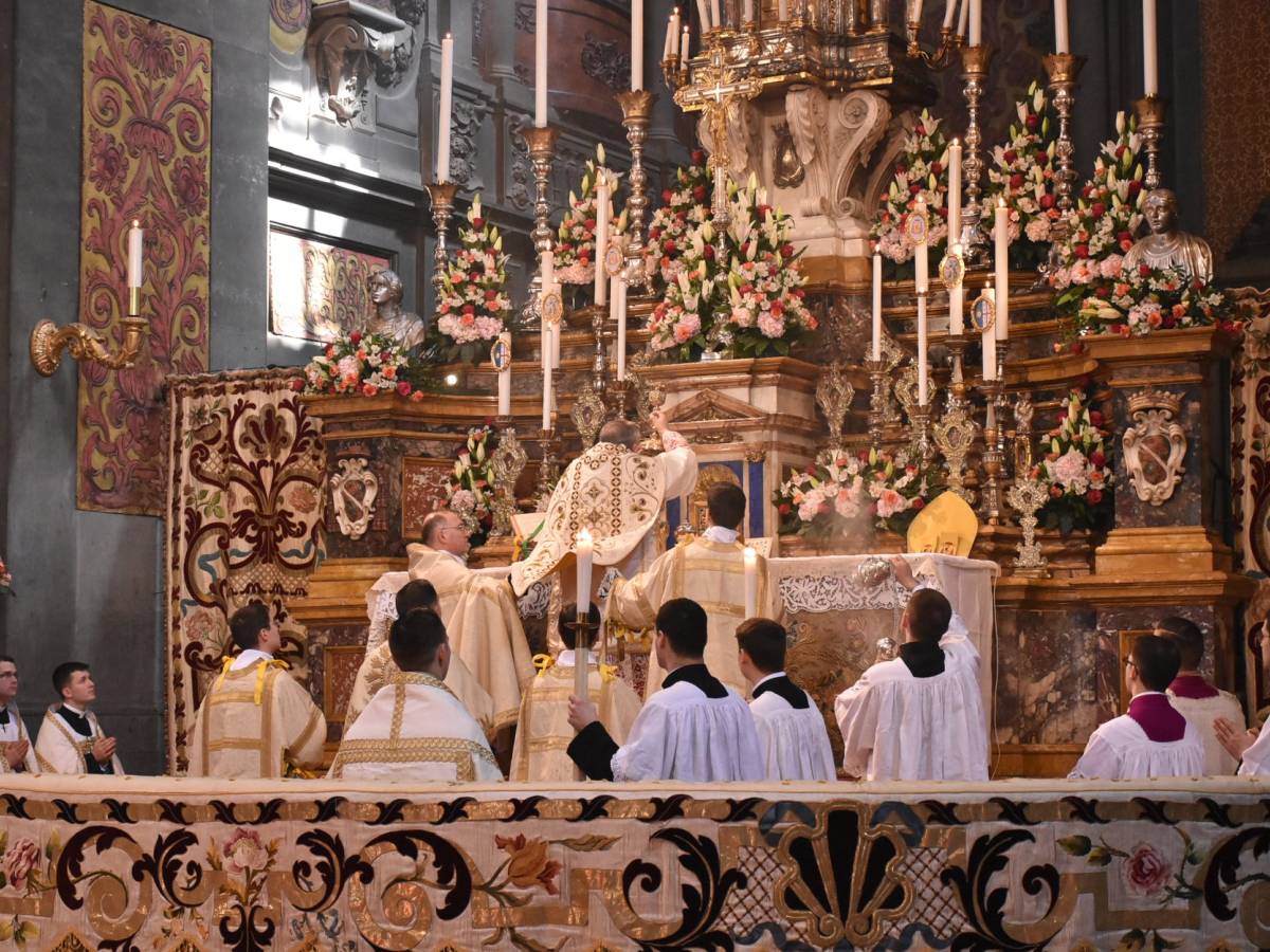 Mass in Latin, does the Vatican's ax fall?