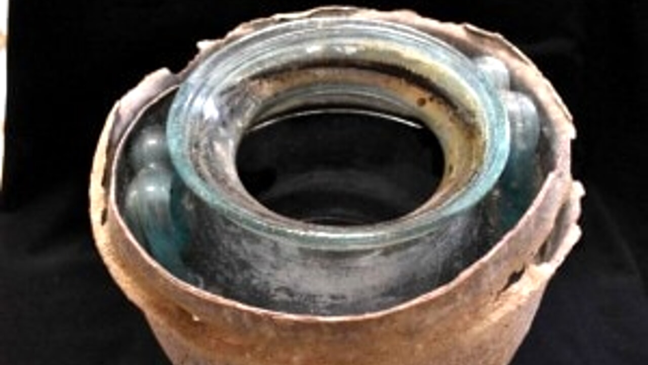 The oldest wine in the world has been discovered: after 2 thousand years it is still liquid