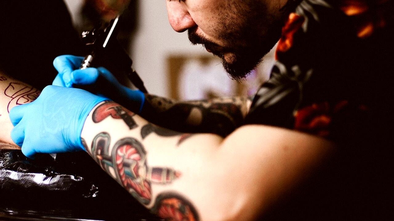 The tumor that "arises" from tattoos: this increases the risk of lymphoma