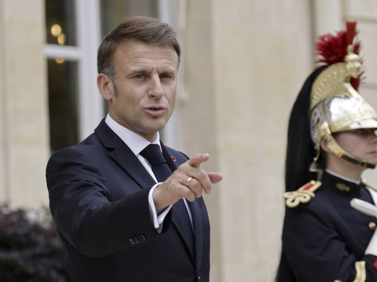 This is how Macron's cockerel ended up roasted, how disgusting the Azzurri and Le Pen are: so, today...