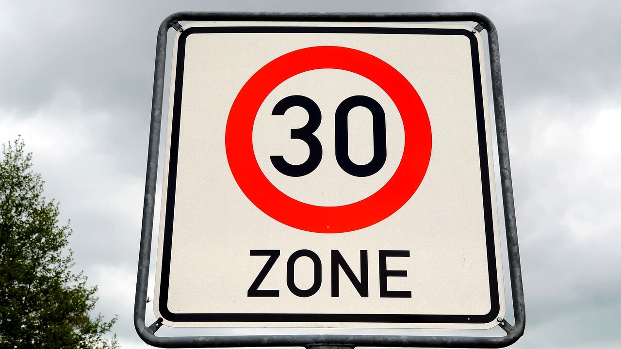 "30mph Speed ​​Limit Increases Pollution": The Fake News About the MIT Study