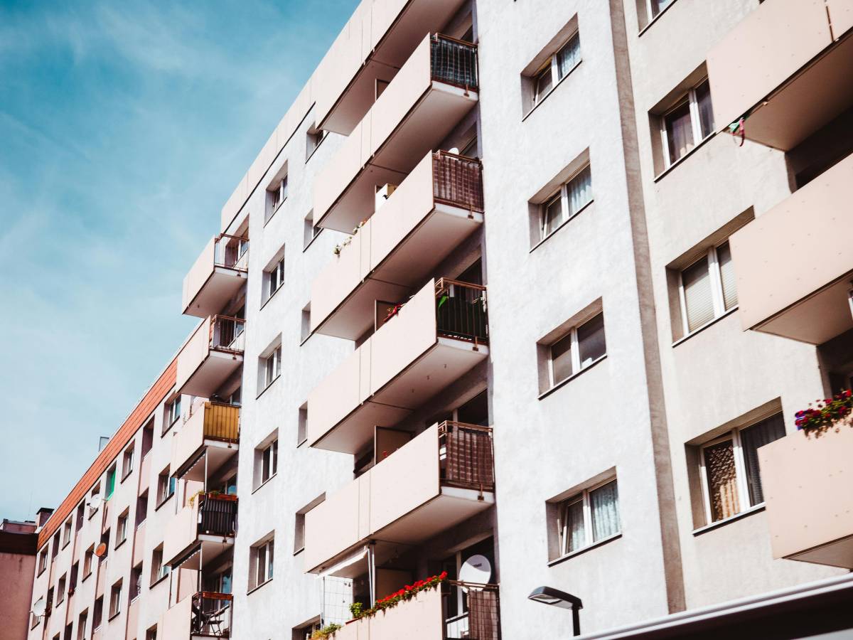 How does detachment from the condominium of origin work?