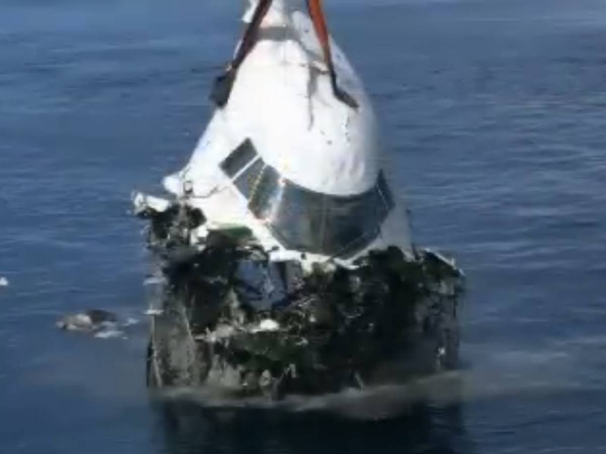 Broken into 4 parts during flight. That Boeing disappeared from radar and was found in the sea