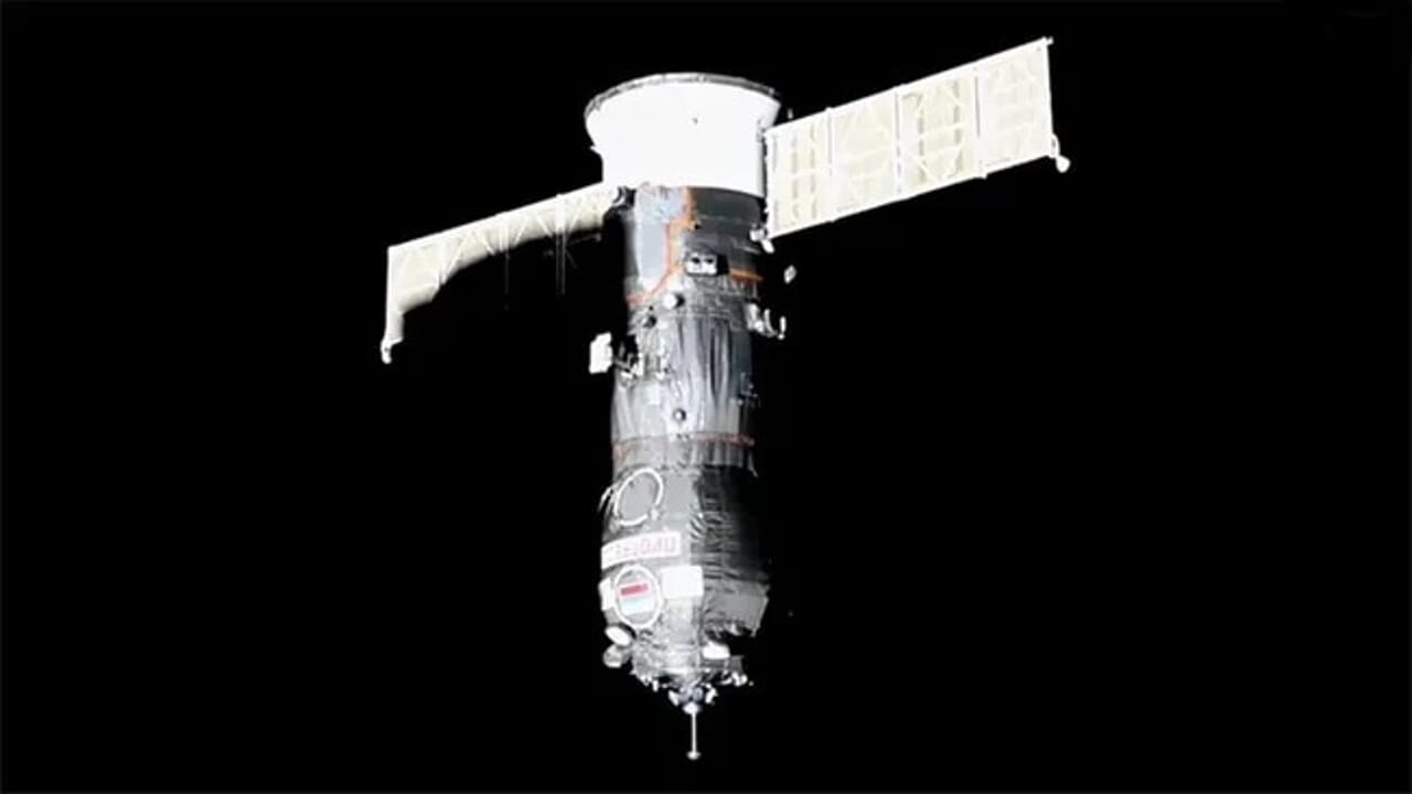 A strange smell from a Russian cargo probe has triggered the alarm on the ISS