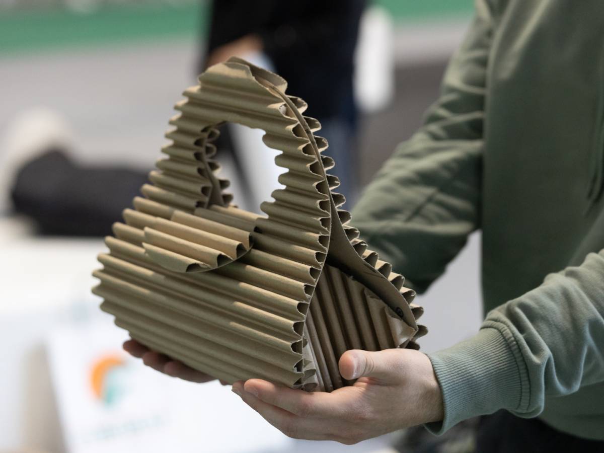 Christmas gifts, cardboard is the protagonist of the holidays