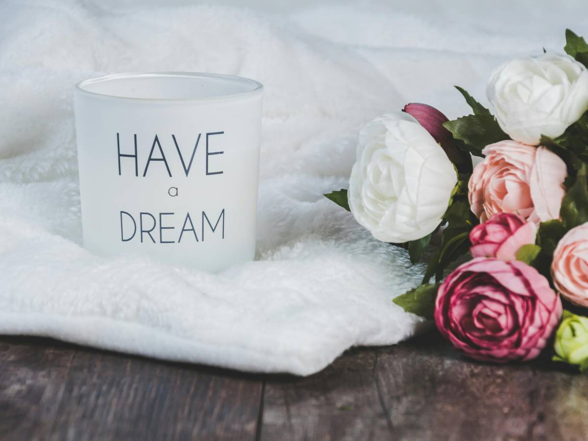 Those who don't know how to dream fall into mediocrity