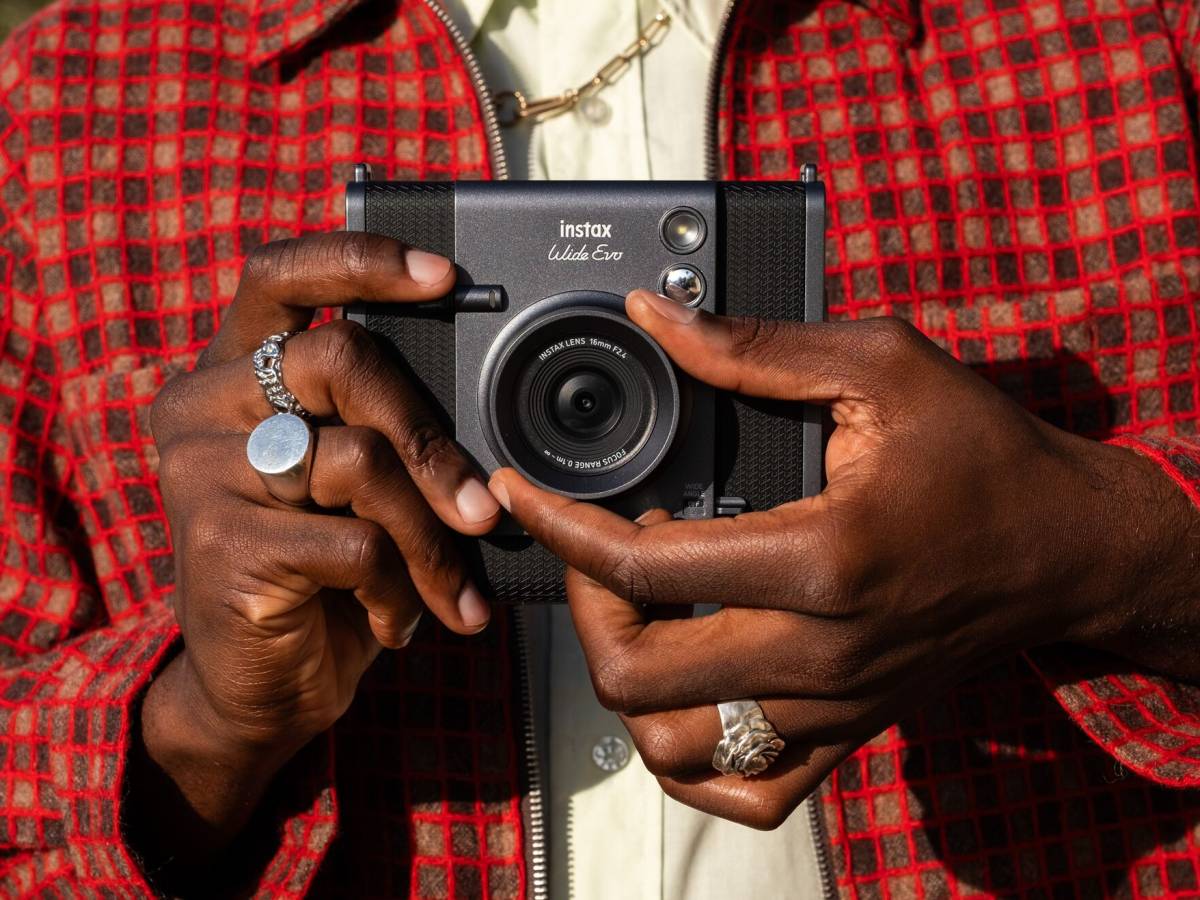 Instax Wide Evo, small Fujifilm revolution