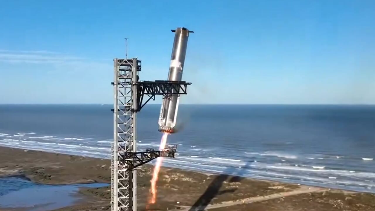 'Private' space, public risk: what's wrong with the challenge between Musk and Bezos