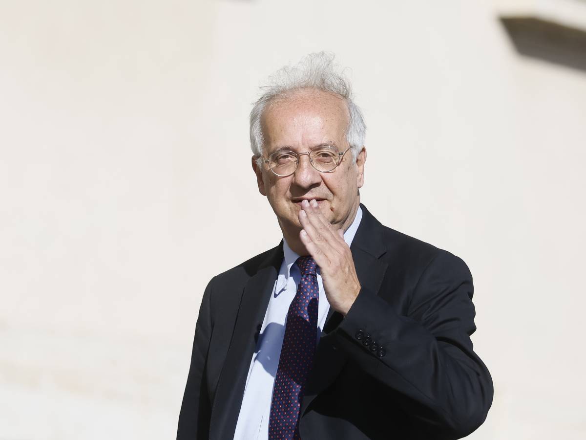 The real scandal of Veltroni's book, Sgarbo a Trump and the Pope: therefore, today ...
