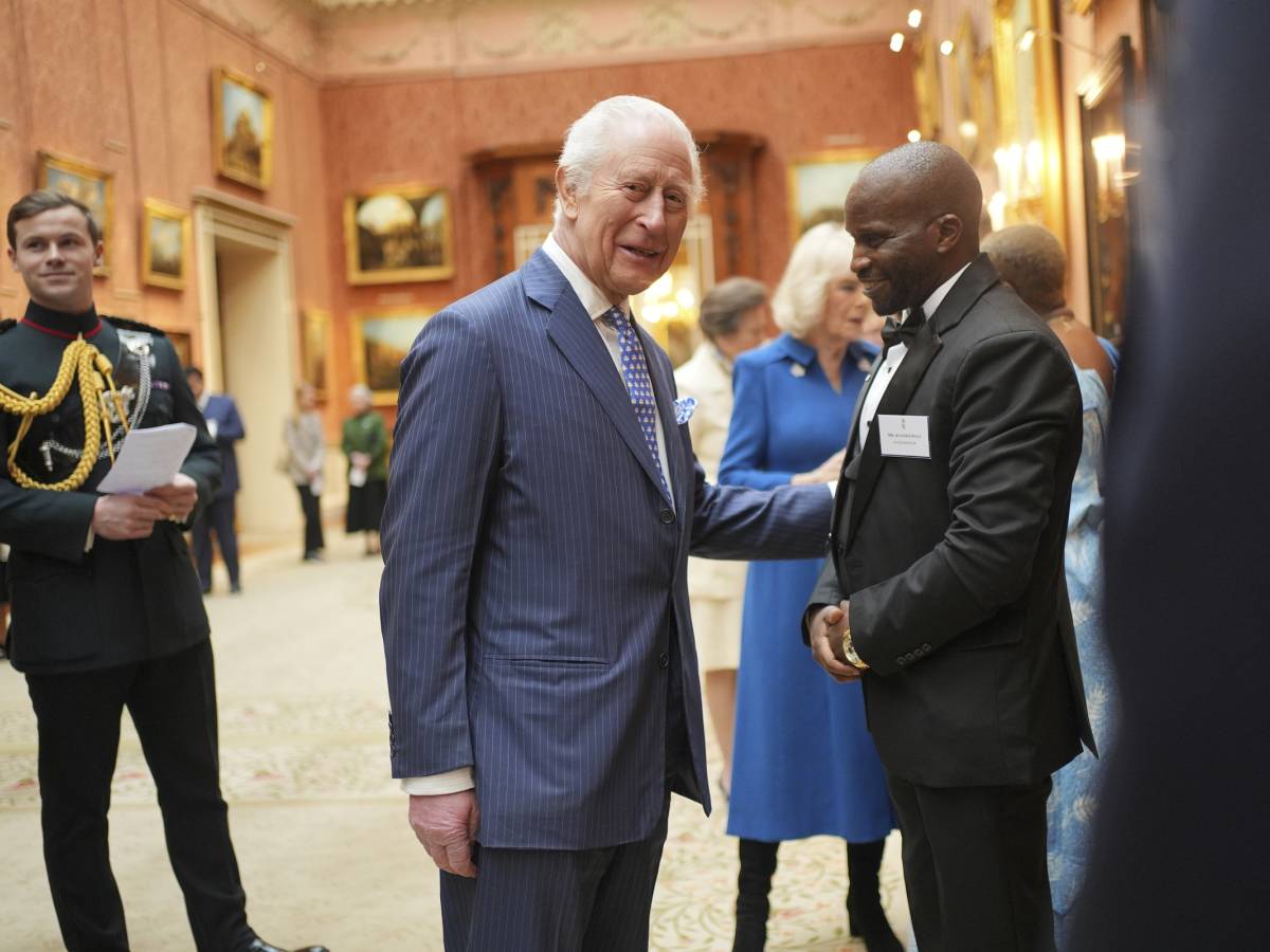 The object that Charles III always brings with him to soothe his "solitude"
