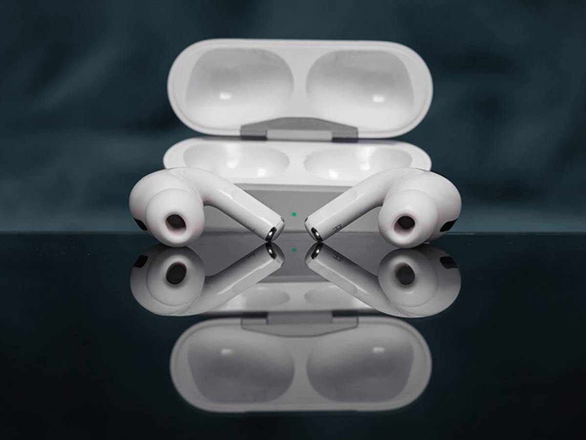 Apple Revolution, AirPods with cameras: what can be used for and when they will be ready