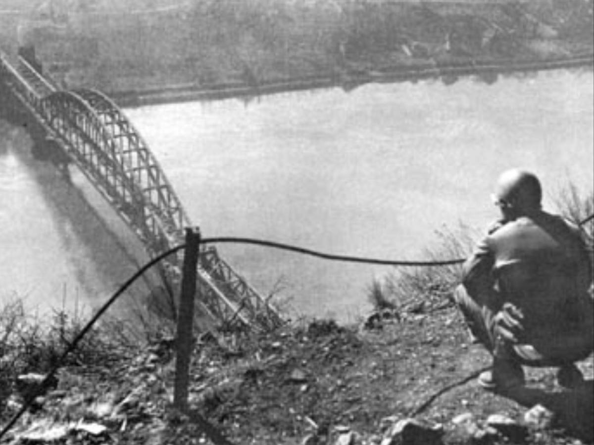 The allies cross the Rhine to Remagen: so Hitler's fall arrived