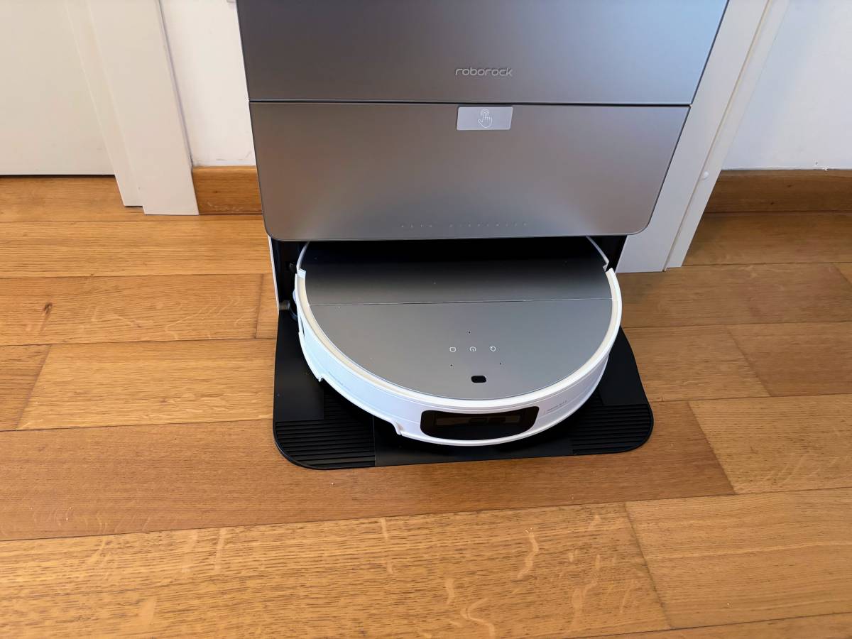 Roborock Saros 10, the proof of the powerful and silent robot that is cleaned by itself
