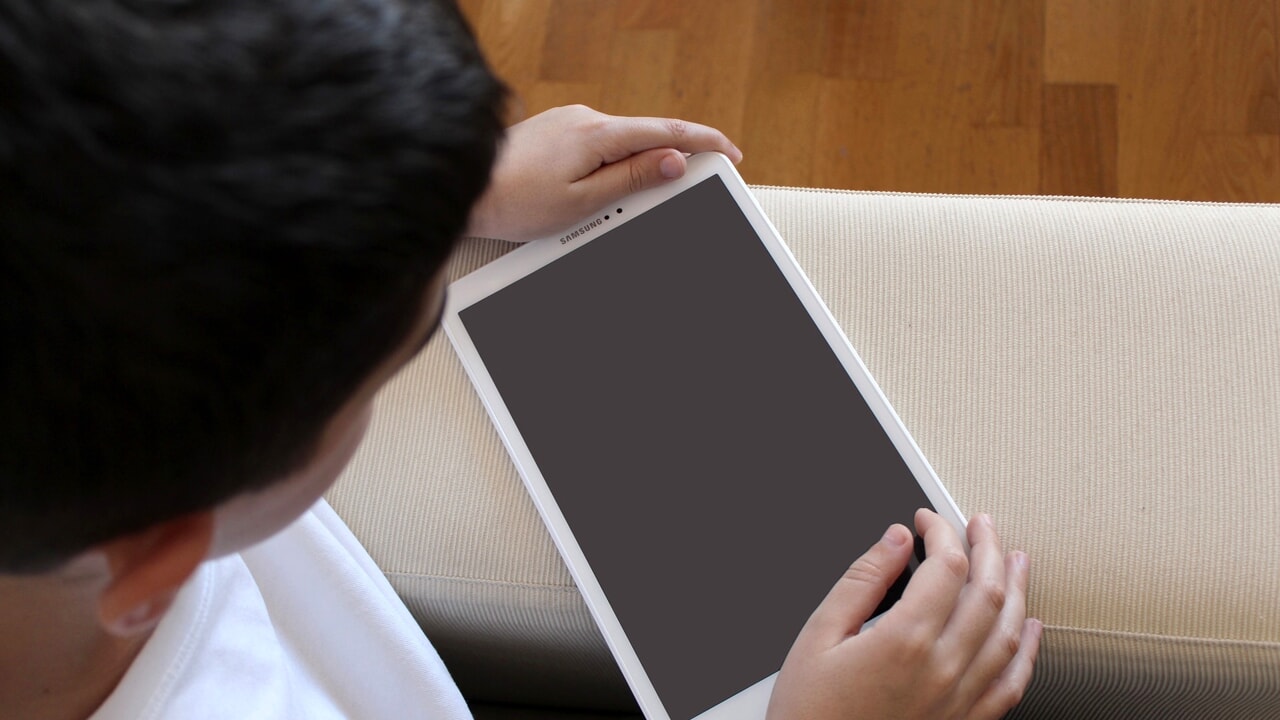 Spend an hour a day on TV or computer damages the view