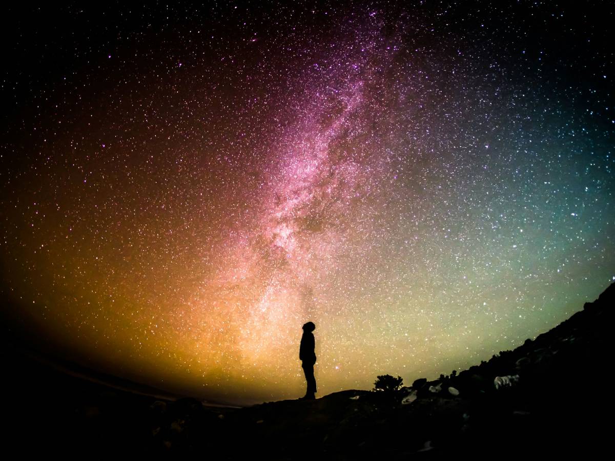 Formulas, theories and mysteries. A week between the stars