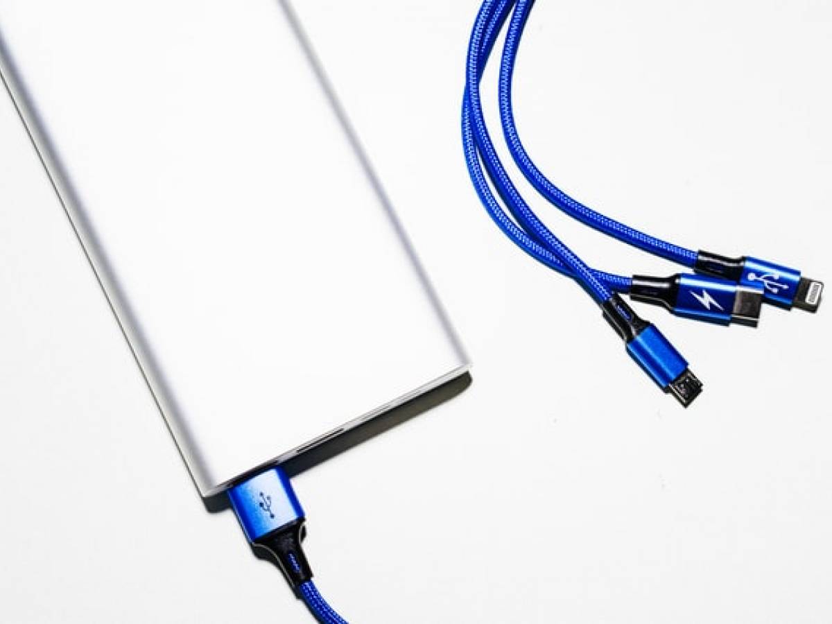 Is it a bomb or a power bank? Waiting to understand it, by plane it is better to ban them