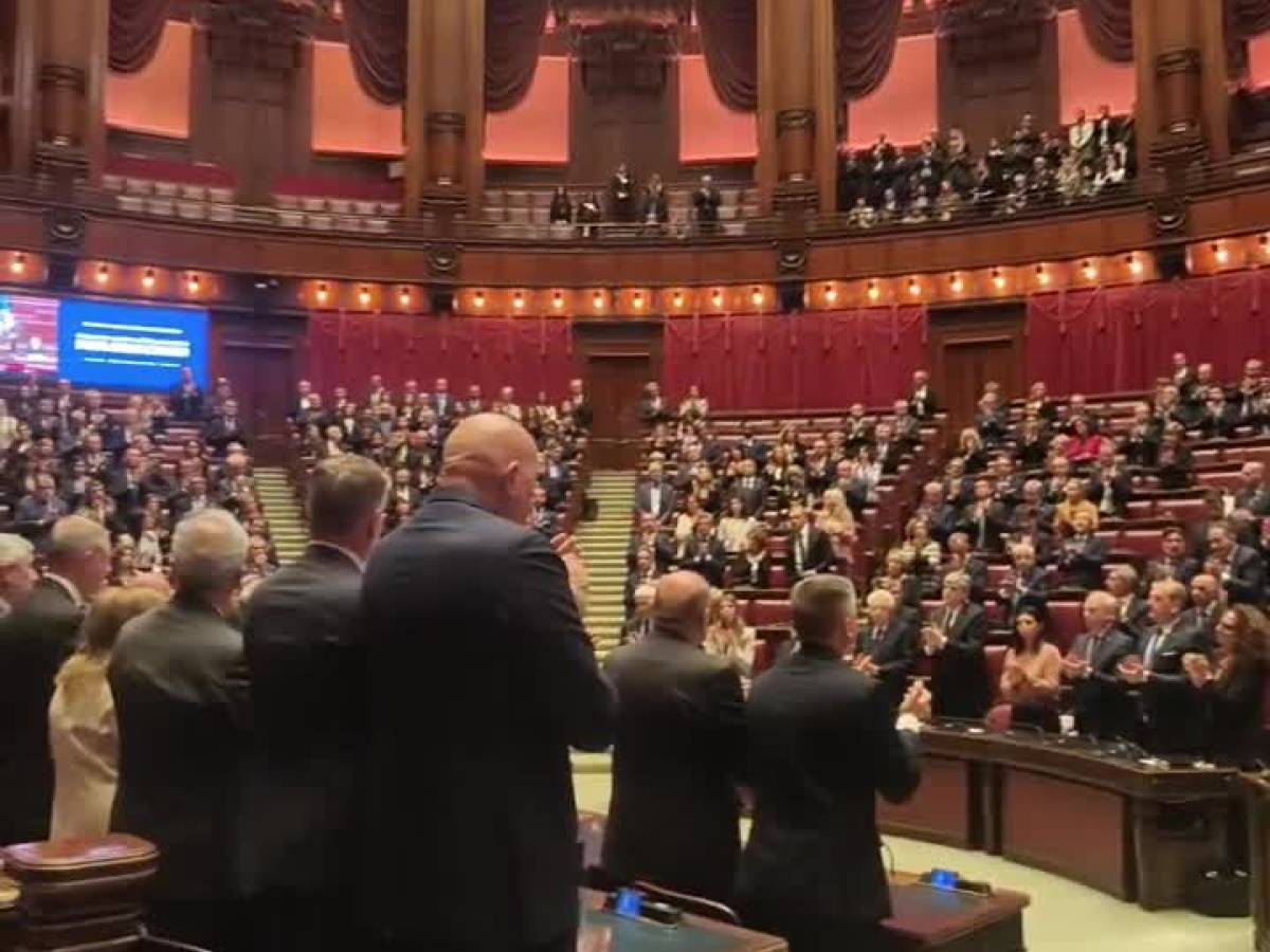 Video: The minute of silence for Pope Francis
