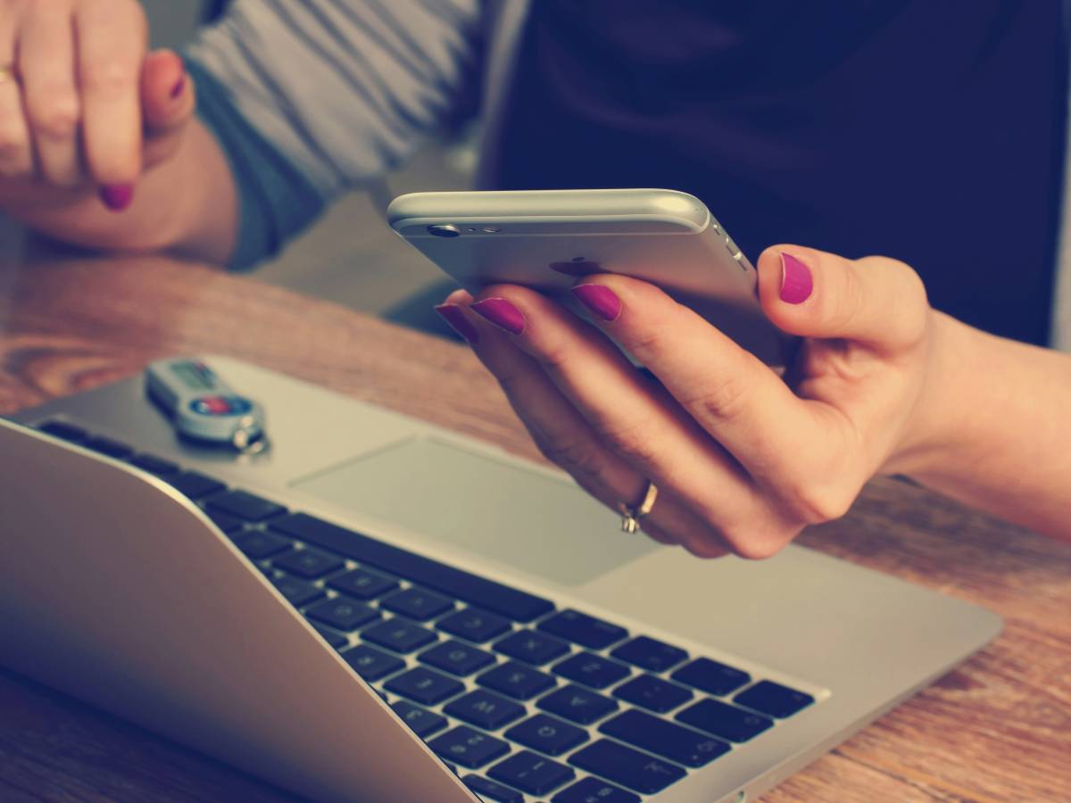 "Mom broke my phone ...". The new scam that hit a live presenter
