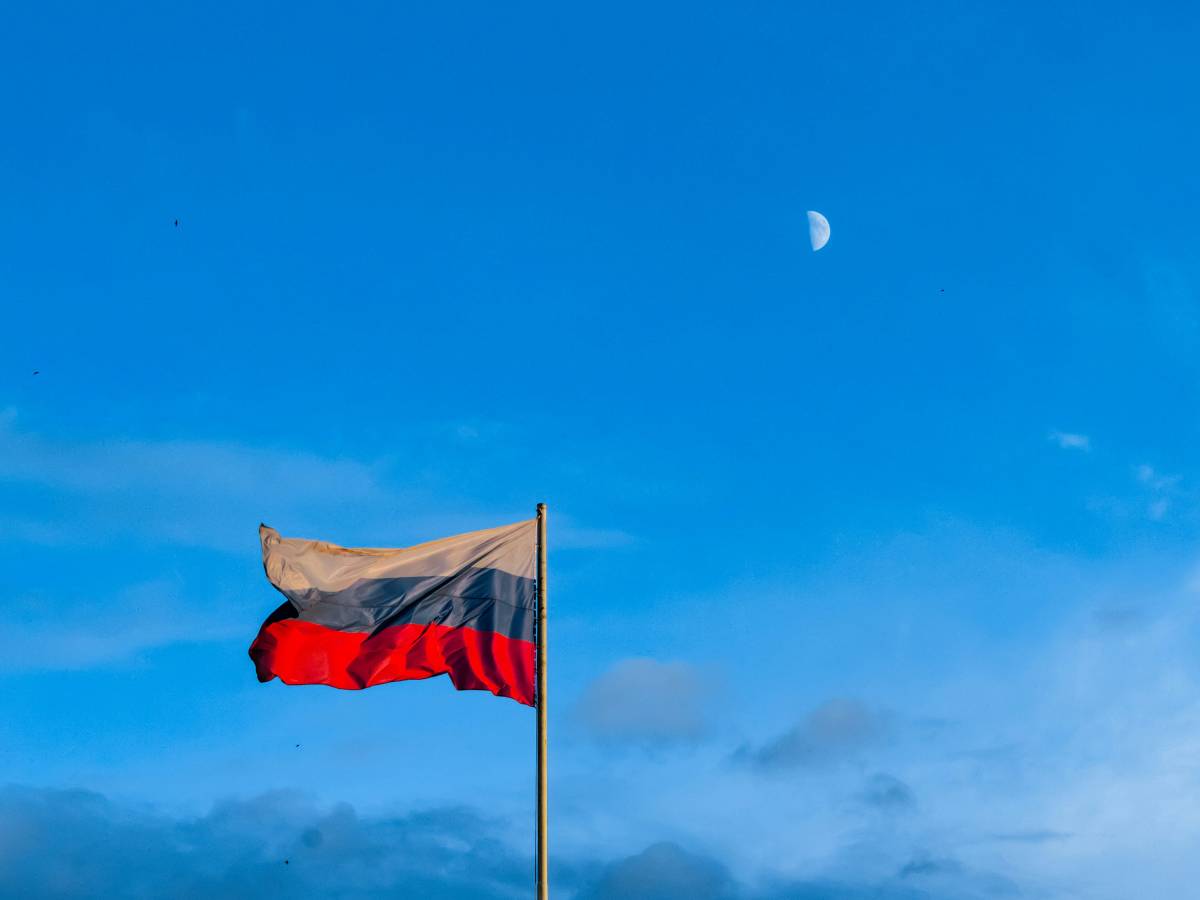 Down the tricolor - the newspaper