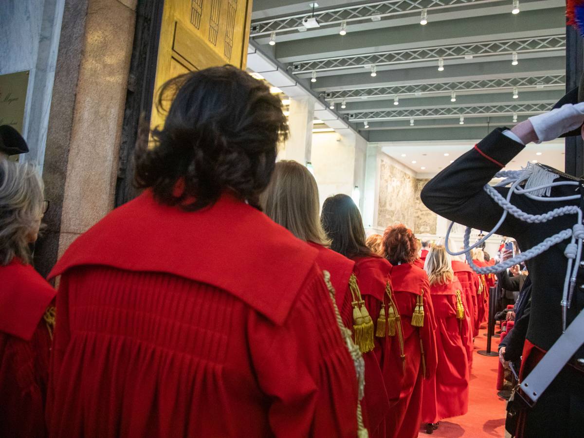 If in Italy the toga weighs more than the vote