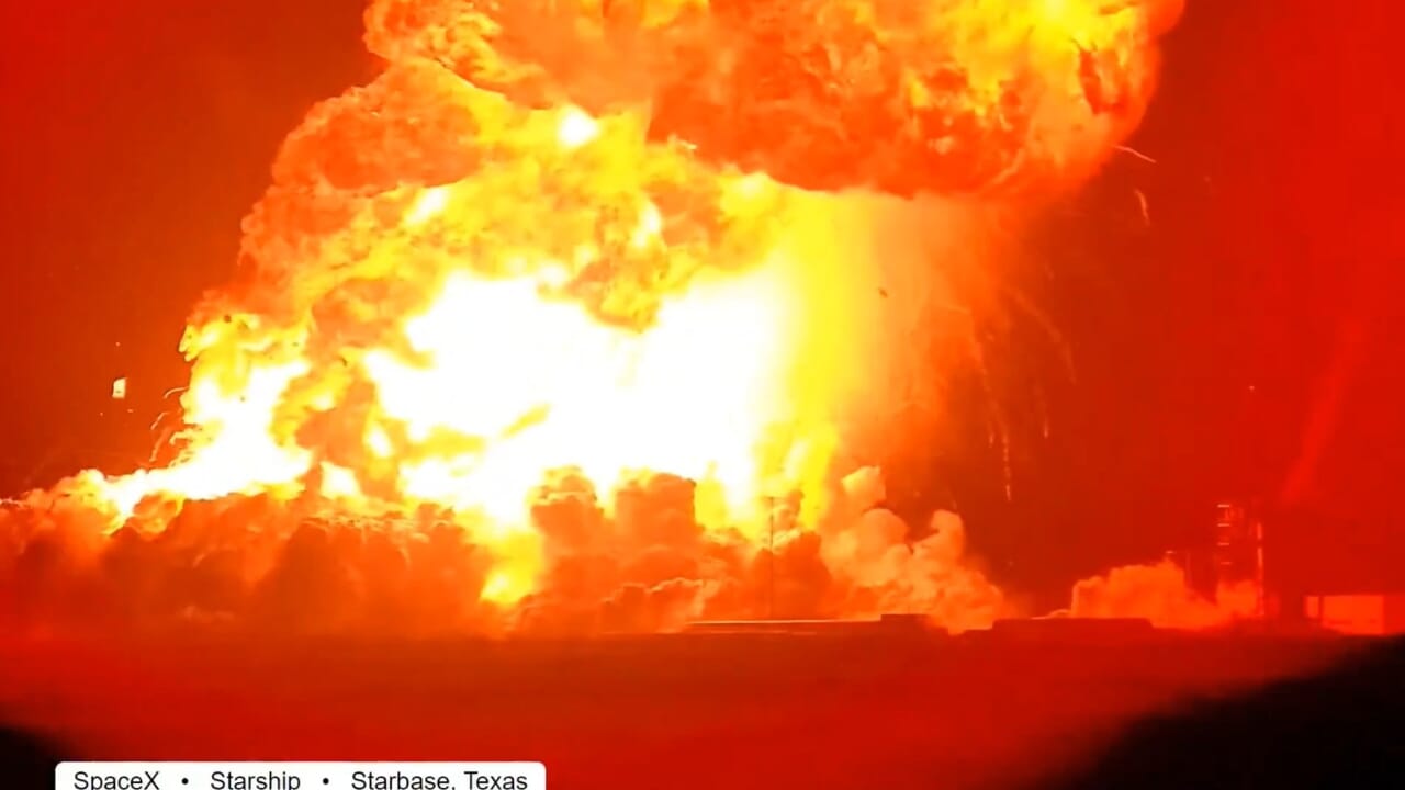 The Spacex rocket explodes in a fire ball, for Musk it was "just a scratch"