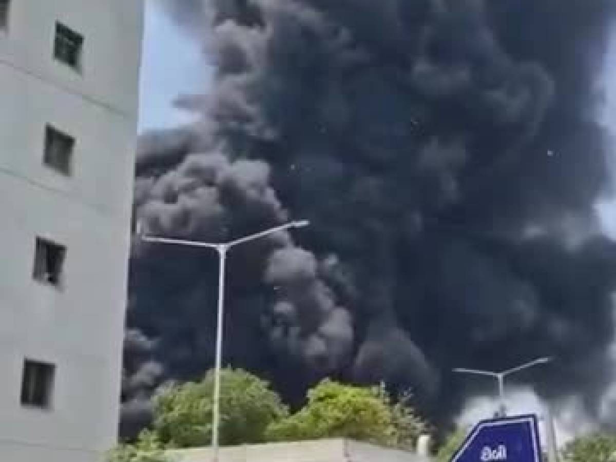 Video: plane crash in India: dense smoking after the crash