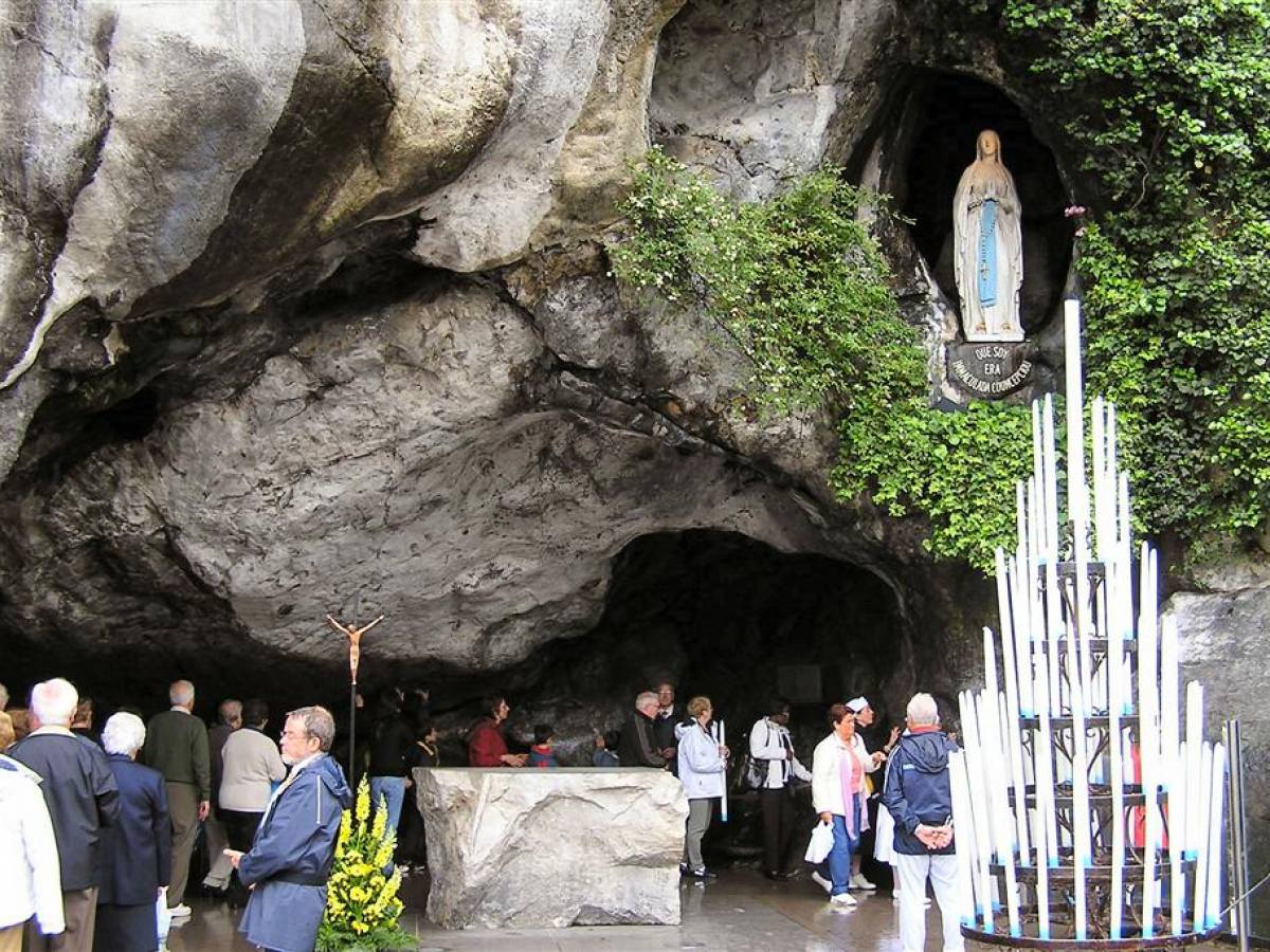 Healed by Sclerosis after a bath in Lourdes. The doctors surrender: "inexplicable"