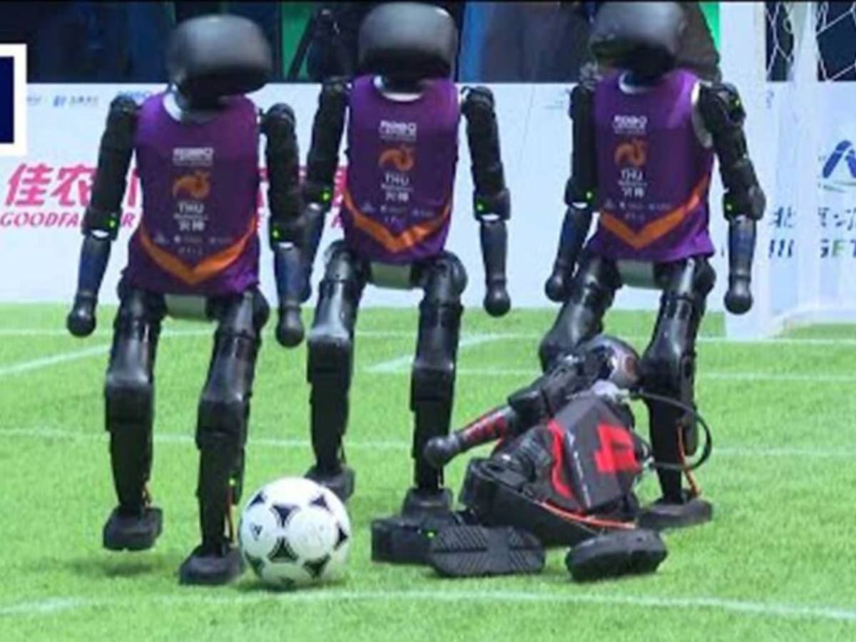 The football matches between robot arrive from China