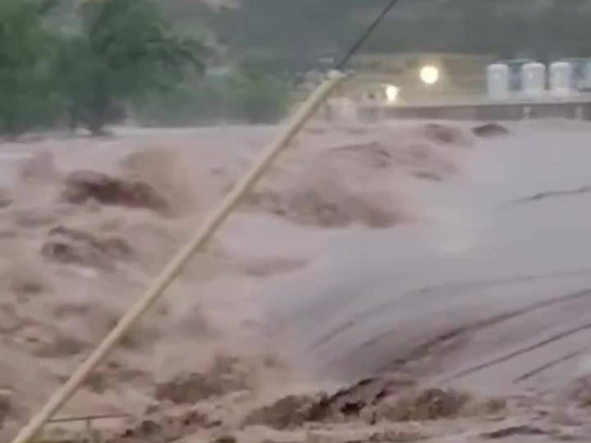 Video: Texas, the images of the flood of the Guadalupe river