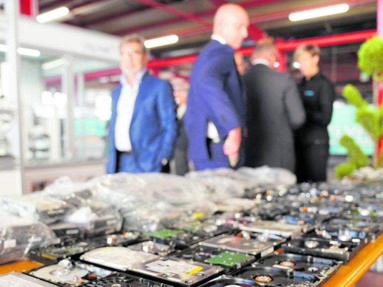 The European challenge on rare lands passes through the old computers