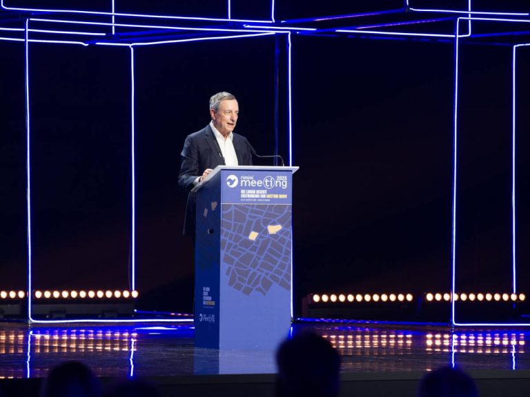 Video: the reasons for the decline of Europe