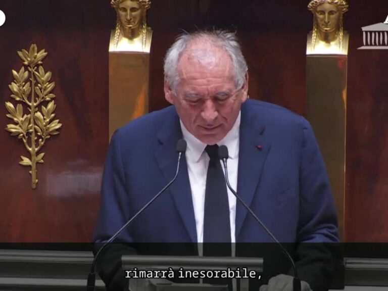 Video: Bayrou: "You can overturn and drop the government, do not delete reality"