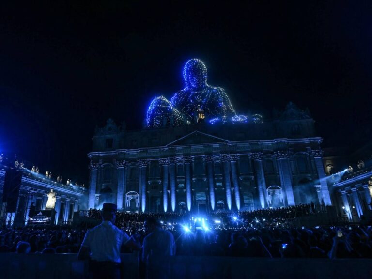 Video: In San Pietro the show of the drones for "Grace for the World"