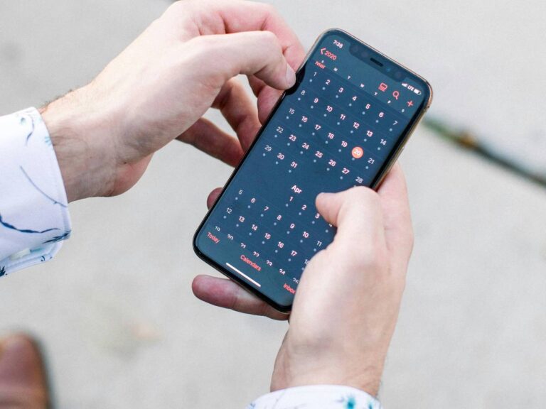 WhatsApp, how to program a message with Android and iOS