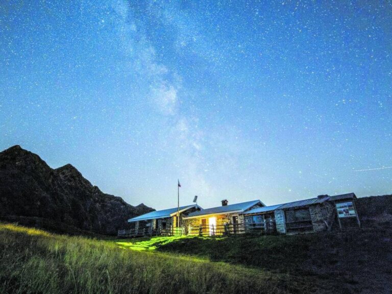 How to scrutinize the sky and what to admire to the Ponte Valtellina Observatory