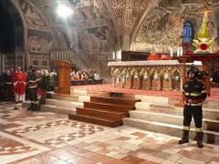 VIDEO: The Jubilee of the Fire Brigade celebrated in Assisi, the Mass officiated by Monsignor Giovanni Zampa