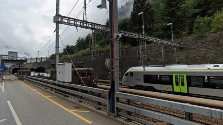 Train derails in Switzerland after an avalanche: dozens of passengers on board, several injured