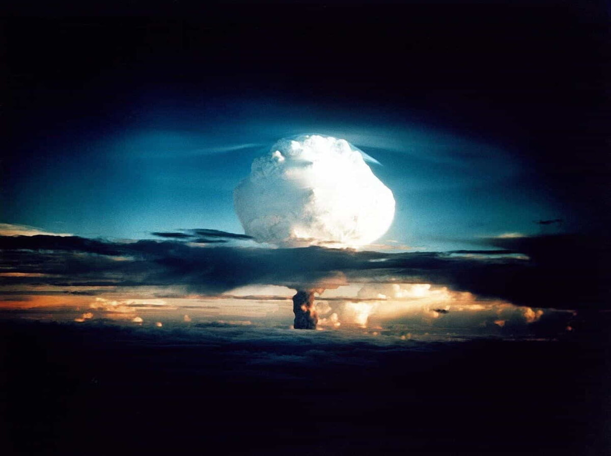 hydrogen-bomb-atomic-bomb-nuclear-explosion-mushroom-cloud-5853cc8c2a8319b27468c6496c2ede94