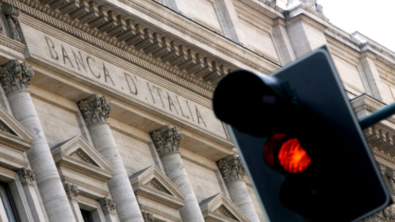 Record profits but high costs for account holders: why banks are increasingly "richer"