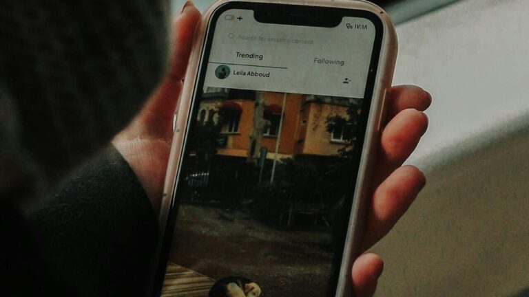 Social media is already "reshaping" our brain